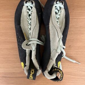 NWOT La Sportiva Women's Mythos Lace-Up Climbing Shoes